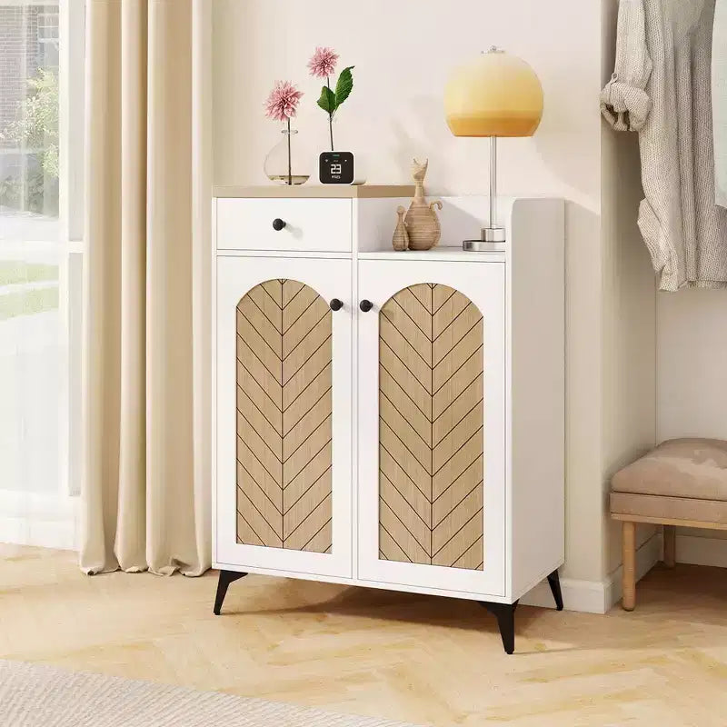Scarpiera a 6 ripiani con cassetto 6 ripiani rimovibili Fori di ventilazione Gambe in metallo