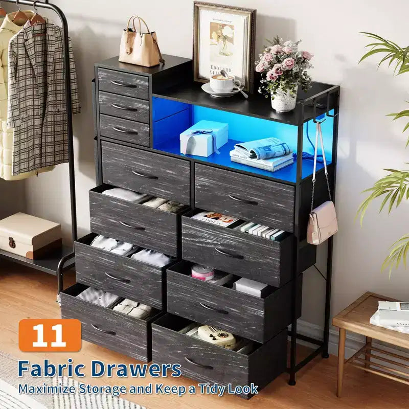 Cassettiera Alta in Tessuto a 11 Cassetti con Piano in Legno e 4 Tasche Laterali Colori e Fantasie Multiple (Strisce Tigrate, Grigio Scuro) per la Camera da Letto